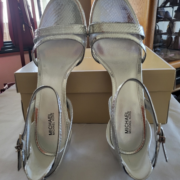 Michael Kors Kimberly Metallic Snake Embossed Leather Sandal In Silver Size 9M - Picture 8 of 10